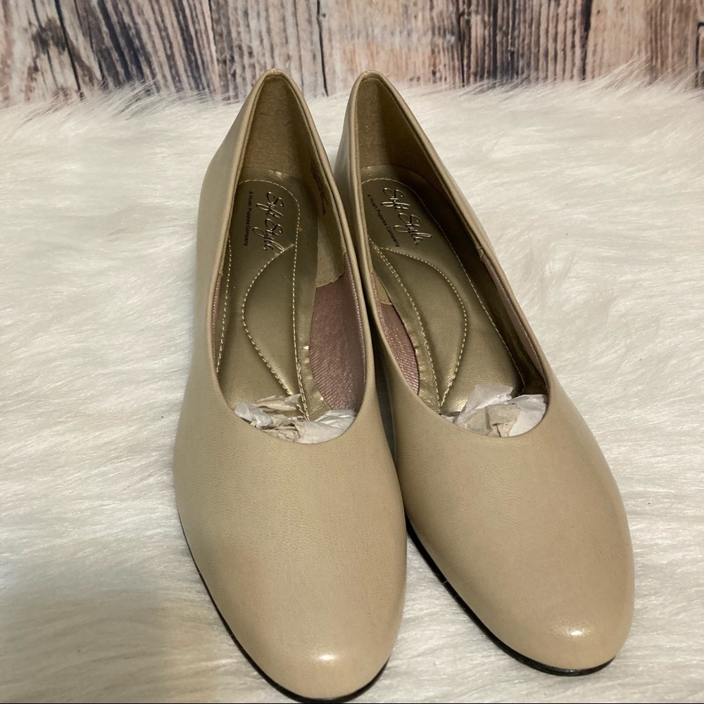 Soft Style Pumps - Picture 2 of 7